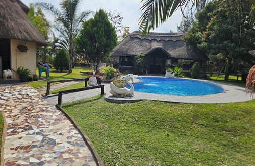 Zimbabwe House | Looking for a relaxing getaway, try Pagotwe lodge in Hauna, Honde Valley