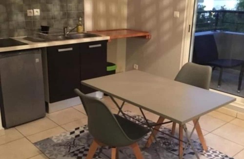 Grand Fond Apartment | Large Studio in saint Gilles les Bains Fully equipped, private parking.