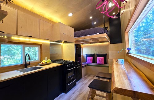 Lund House | (NEW) Designer Tiny Home Nestled in Tranquil Forest- Nature Lover's Paradise