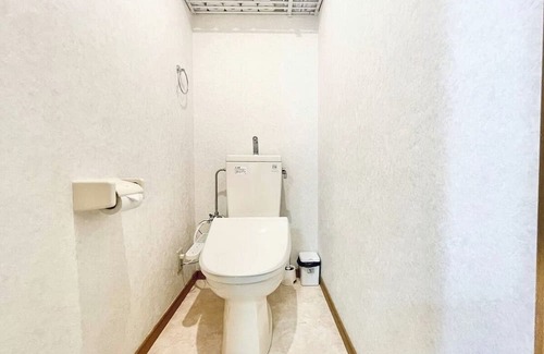 Hyakunincho Apartment | Takadanobaba 203, centrally located in Shinjuku-ku.