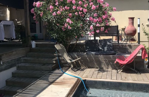 Nerac House | A relaxing, easy-going stay. Charming garden and swimming pool.