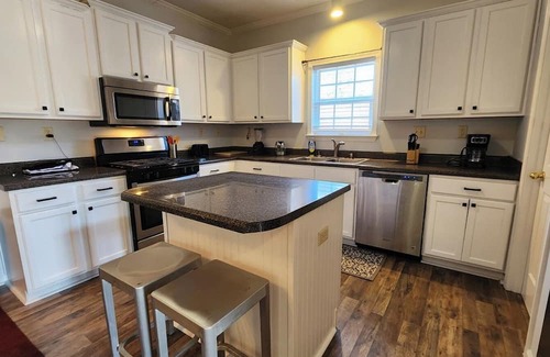 Olive Branch House | Family-Friendly 4BR Home in Olive Branch-POOL, Playground & near Stateline.