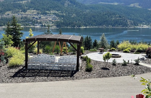 Sicamous House | Luxury home in Sicamous, overlooking Mara lake in the Shuswap