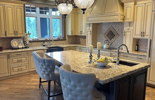 Sicamous House | Luxury home in Sicamous, overlooking Mara lake in the Shuswap