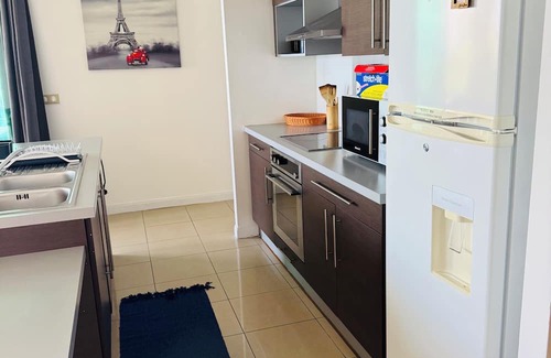 Punaauia Apartment | Condo in Punaauia "Vue Moorea + Piscine" opposite the Anita caravan
