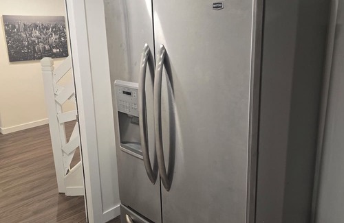 Chestermere Apartment | Cozy 2-Bedroom Suite: 5 Minutes Walk To Chestermere Lake