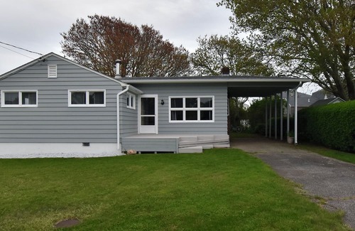 Misquamicut House | Misquamicut Fire District | Walking Distance to your beach access!