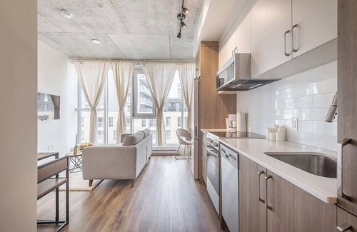 Shaughnessy Village Apartment | Concordia- 100 Walkscore-Comfy