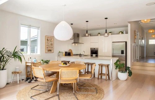 Westmere House | Super Luxurious Home HotTub 3BR 2BA 2 Fee CarParks