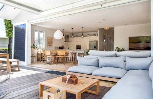Westmere House | Super Luxurious Home HotTub 3BR 2BA 2 Fee CarParks
