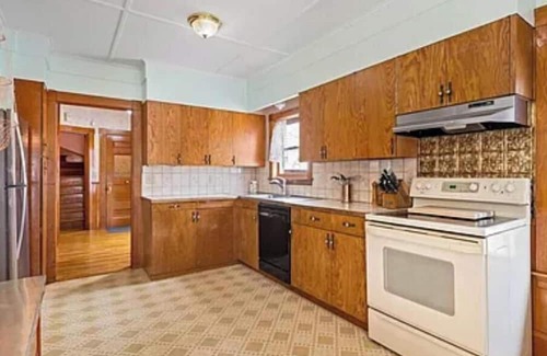 Waterville House | Charming 4-bedroom house with AC, WiFi in awesome Winslow