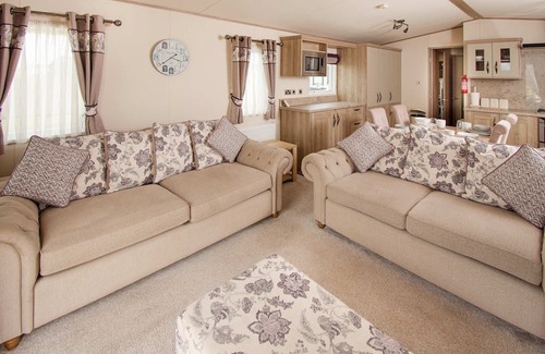 Dymchurch House | Stay By The Sea, Beach, Swimming Pool, Arcade