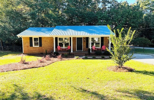 Buies Creek House | The Oasis. Cozy 3-bed house 1 mile to Campbell University. WiFi