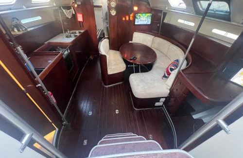 Torquay City Centre Boat Rental | Carranade yacht