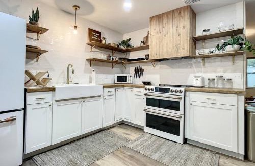 Orange City House | Boho Cottage By Blue Springs- 3 Bedrooms- 6 Guest