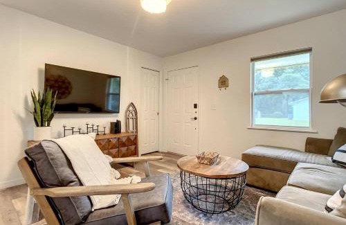 Orange City House | Boho Cottage By Blue Springs- 3 Bedrooms- 6 Guest