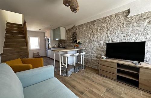 Prvic Luka House | Kamena kuća Maja