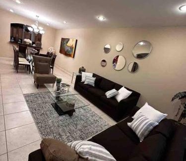 McAllen Apartment | Hermosa casa dentro del lujoso condominio con alberca y mas