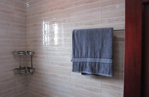 Entebbe Bed & Breakfast | Apipawe Guesthouse & Tours