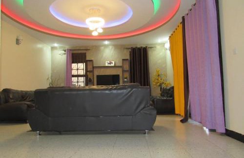 Entebbe Bed & Breakfast | Apipawe Guesthouse & Tours