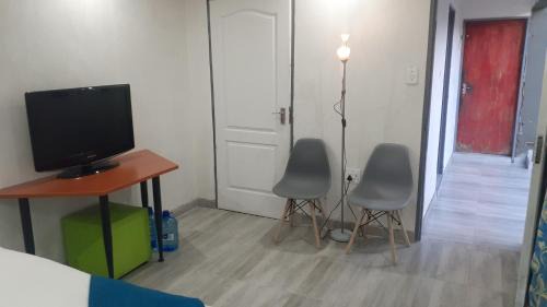 Greater Johannesburg Metropolitan Area House | Russell's Rest Rooms