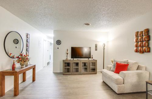 Twain Apartment | Centrally Located Apt about 2 Mi to University of Iowa