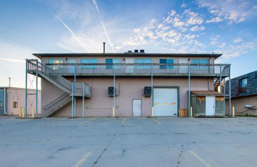 Twain Apartment | Centrally Located Apt about 2 Mi to University of Iowa