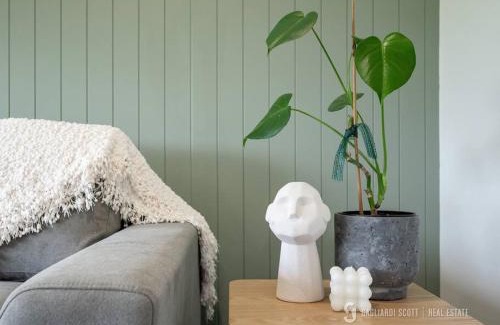 Shepparton South House | Shepparton Escape: Chic 3BR near Lake