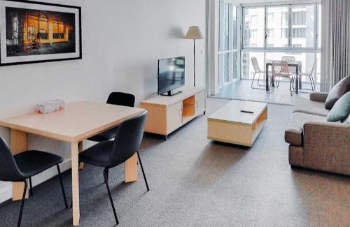 Brisbane Central Business District Apartment | Amazing 1B1B Apt w/Pool, Gym, Sauna