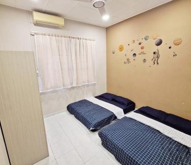 Kluang House | 23 Sri Kluang HomeStay - Up to 15pax