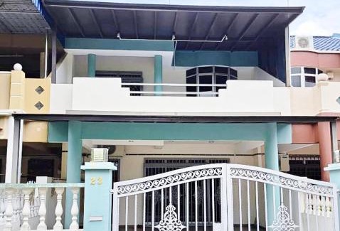 Kluang House | 23 Sri Kluang HomeStay - Up to 15pax