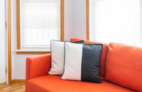 Logan Square Apartment | Cozy and Comfy Condo Near Wrigley | Cubs | Logan Square HL1