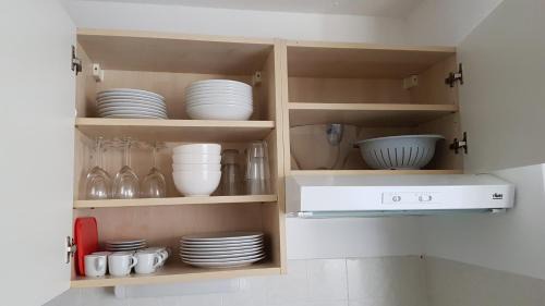 Lourdes Apartment | La Part du Lion - T1 rénové de 28 m2 pour 4 pers max - Terrasse avec vue calme et Parking - Résidence Foch - LOURDES Mairie