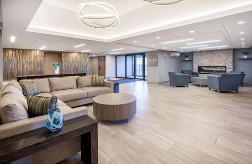 Romulus Hotel | Wingate by Wyndham Detroit Metro Airport