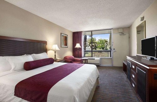 Sunnyvale Hotel | Ramada by Wyndham Sunnyvale Silicon Valley Motel
