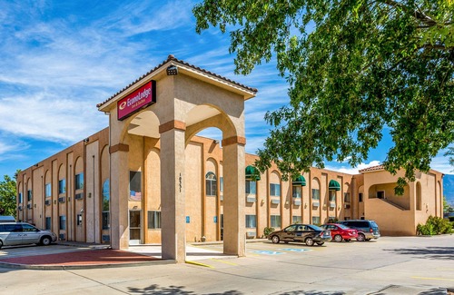 Princess Jeanne Hotel | Econo Lodge Inn & Suites Albuquerque