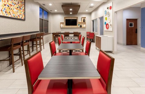 Downtown Minneapolis Hotel | Holiday Inn Express Hotel & Suites Minneapolis-Downtown Convention Center