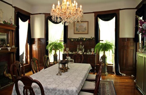 Alton Bed & Breakfast | Beall Mansion An Elegant Bed & Breakfast Inn