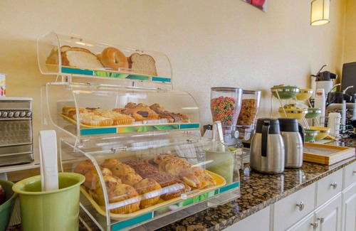 Evansville Hotel | Quality Inn East Evansville