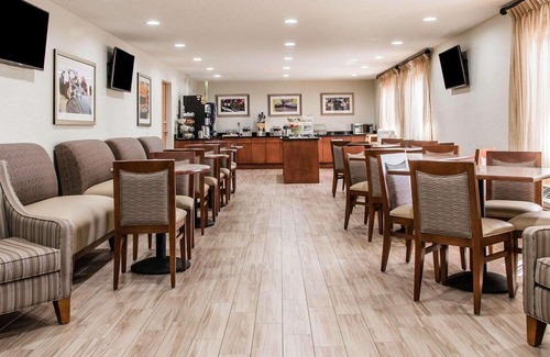 Warren Hotel | Quality Inn & Suites Warren - Detroit