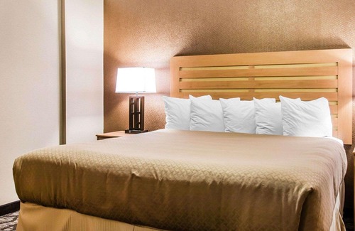 Warren Hotel | Quality Inn & Suites Warren - Detroit