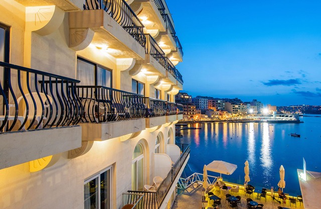 Gillieru Harbour Hotel