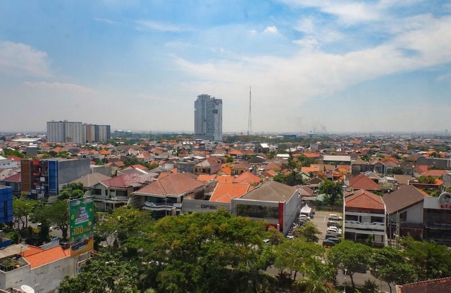 Vibrant and Spacious 2Br + 1 Apartment at Taman Beverly