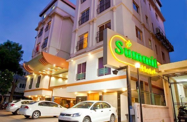 Hotel Summit