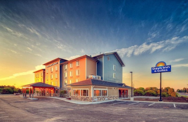 Days Inn & Suites by Wyndham Lindsay
