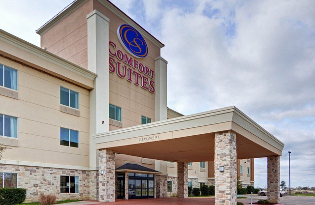 Quality Suites Near Cedar Creek Lake