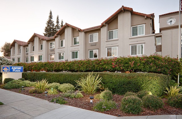 Best Western Plus Airport Plaza