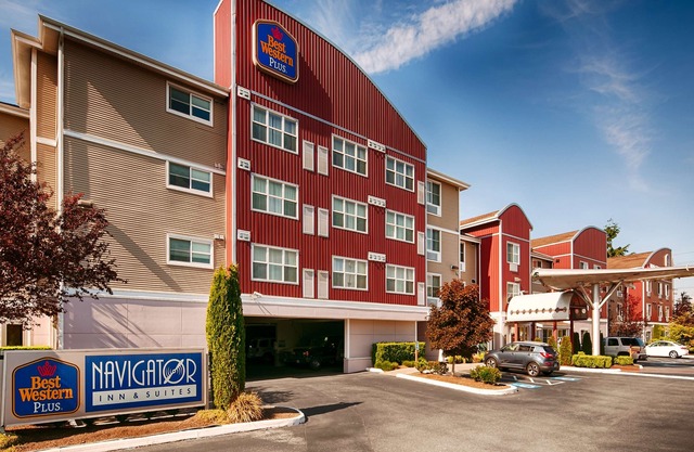 Best Western Plus Navigator Inn & Suites