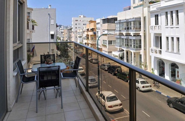 Geula Suites