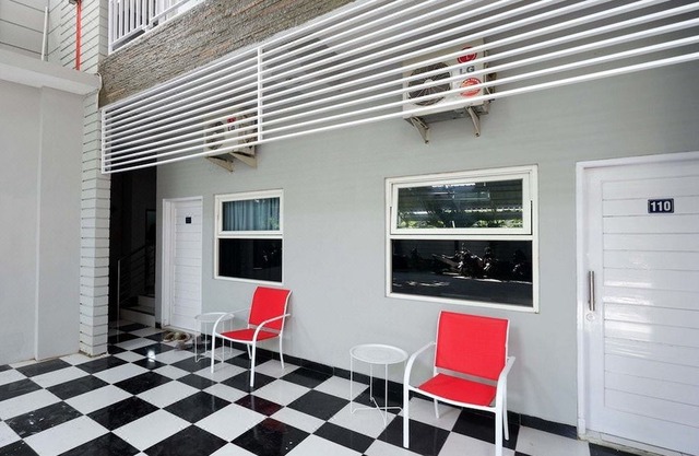 RedDoorz Near Solo Square 3